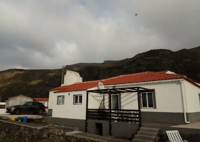 Casa Do Sol Posto * Faja Grande